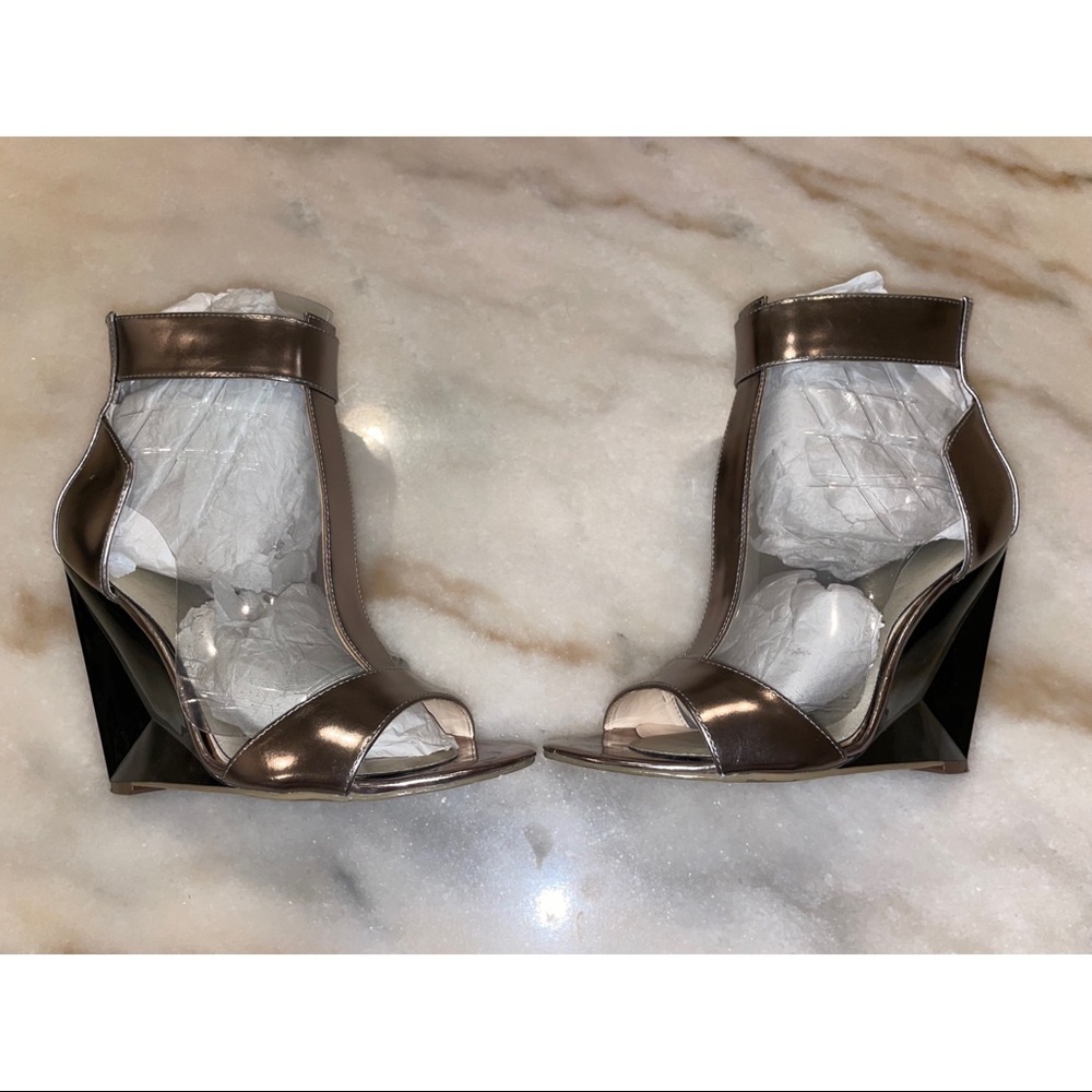 Boutique 9 Gold Heels - Picture 5 of 10